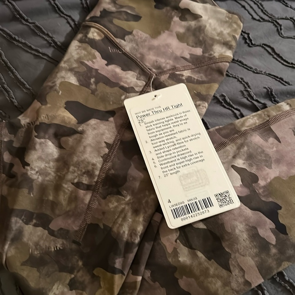 NWT Lululemon leggings size 4